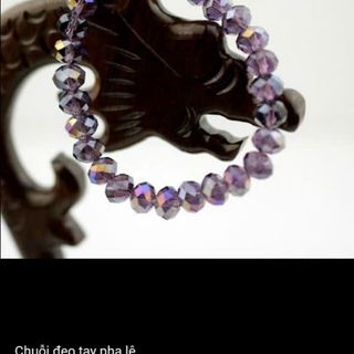 Vòng đeo pha lê xinh đẹp sang trọng chiếu lấp lánh