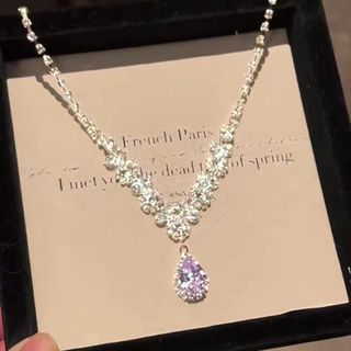 Dây chuyền đính hột kim cương sáng lấp lánh