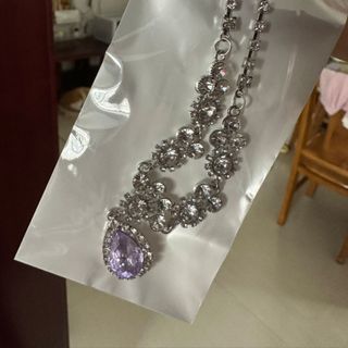 Dây chuyền đính hột kim cương sáng lấp lánh