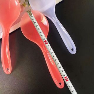 Thìa nhựa lớn xới cơm, màu đỏ và trắng ngẫu nhiên, muỗng múc cơm múc canh đa năng L2044