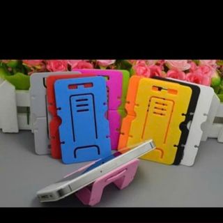 Đế nhựa để kê điện thoại nha có nhiều màu sắc