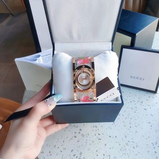 ĐỒNG HỒ NỮ CAO CẤP GUCHI VÒNG BẢNG MẶT XOAY DÂY THÉP BỌC DA