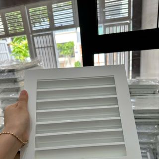 MIỆNG GIÓ LOUVER NAN Z KÈM LƯỚI CHẮN CÔN TRÙNG  KTM: 200 × 200 mm - KTC: 150 × 150 mm