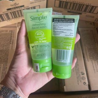 Sữa rữa mặt Simple dạng gel