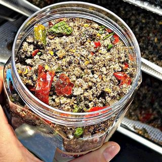 MUỐI TIÊU SỌ RANG CAY – CHẤM GÌ CŨNG NGON, CHẤM GÌ CŨNG GHIỀN 500G - WINNIE HOUSE