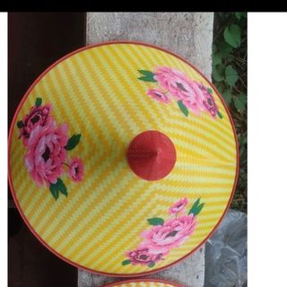 Nón lá bằng nhựa