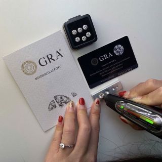 HỘT XOÀN NHÂN TẠO MOSSANITE CÓ GIẤY KIỂM ĐỊNH GRA CÓ SẴN TỪ 1 ĐẾN 12 LY