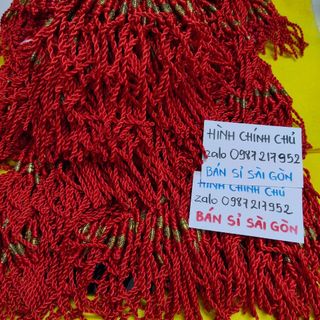 Vòng tay dây đỏ kèm mặt màu vàng