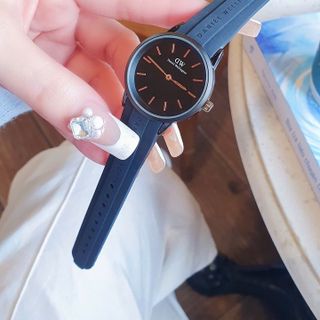 XẢ RẺ ĐỒNG HỒ NỮ THỜI TRANG DANIEL W MOTION DÂY CAO SU ĐEN