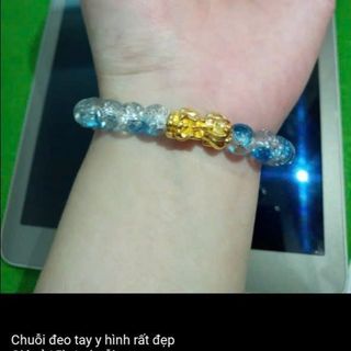 Chuỗi đeo tay màu xanh dương đá tuyết mix tỳ hưu đeo đẹp