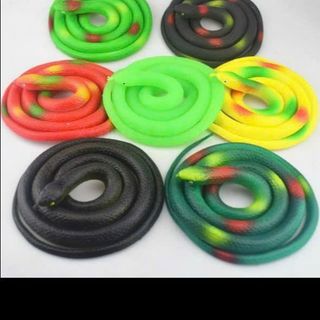 Rắn đồ chơi nè có nhiều màu nha