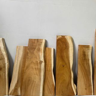 Kệ Âm Tường Gỗ Tràm Nguyên Khối - Thiết Kế Tự Nhiên, Thanh Ngang Giấu Chân