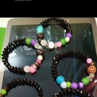 Vòng tay chuỗi màu đen mix màu sắc