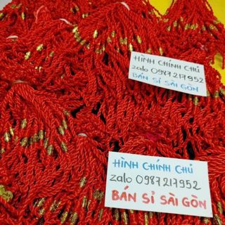 Dây đeo tay màu đỏ mix mặt kim loại màu vàng đẹp nha