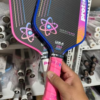 Vợt pickleball Proton series 3 flamingo siêu cấp, mặt vợt siêu nhám carbon 3k