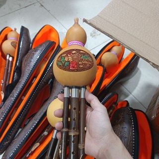 Sáo bầu trúc tím