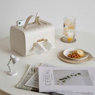 HỘP ĐỰNG KHĂN GIẤY CÓ QUAI GIẢ TÚI XÁCH