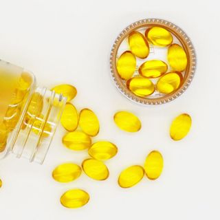 tinh dầu vitamin E , Thuốc làm trắng tức thì, tinh dầu trị tàn nhang, chống thâm và làm sáng da mặt 60vien ( Hàng Gía Tận Xưởng )