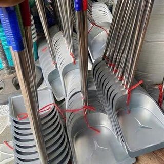 KY HỐT RÁC INOX CÁN DÀI CAO 70CM