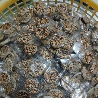 1kg Kẹo chuối đậu phộng cuộn bánh tráng giòn