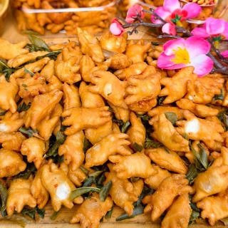 Snack cua chiên mắm ăn vặt ( 10 hủ x 500g)