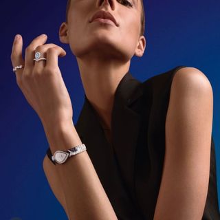 ĐỒNG HỒ NỮ SIÊU CẤP CHAU MET KIỀNG BẠC MẶT TRƠN VIỀN HỘT FULLBOX