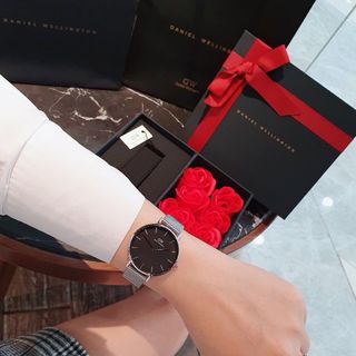 SET DANIEL CAO CẤP DA LƯỚI PETITE VÀ HOA HỒNG HỘP NƠ ĐỎ