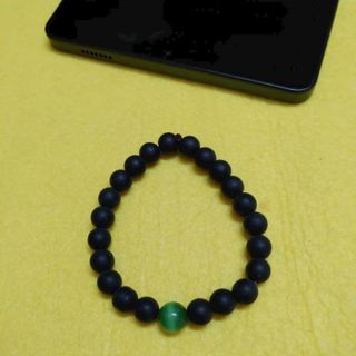 Chuỗi đeo tay phong thủy đá đen mờ 8ly nhé