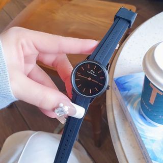 XẢ CUỐI NĂM ĐỒNG HỒ NỮ THỜI TRANG DANIEL W MOTION DÂY CAO SU ĐEN