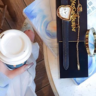 ĐỒNG HỒ NỮ CAO CẤP YXL DÂY DA NHIỀU MÀU MẶT TRÁI TIM KÈM HAI LẮC TAY FULLBOX HÃNG