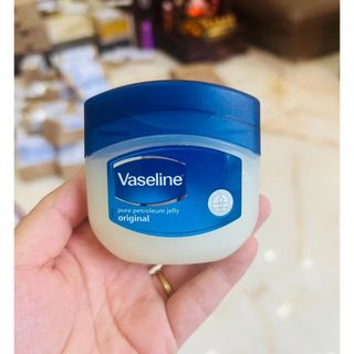 Dưỡng môi Vaseline
