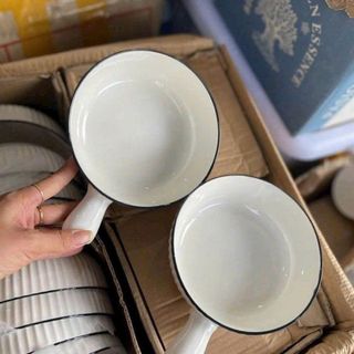 TÔ SỨ VIỀN ĐEN CÓ TAY CẦM