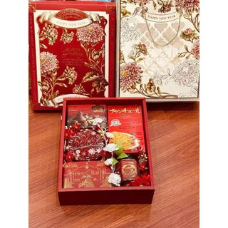 HỘP QUÀ LẮP RÁP ĐẠI ĐÓA LỘNG ÉP KIM (39x31x11)cm ($)