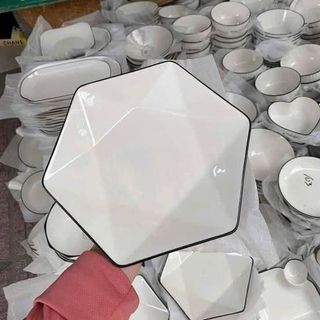 ĐĨA SỨ LỤC GIÁC SỌC VIỀN ĐEN SIZE 8 - 20CM (T50)