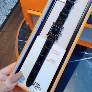 ĐỒNG HỒ NỮ CAO CẤP HERME DÂY DA FULL ĐEN NIỀNG VÀNG MẶT KÍNH KIM CƯƠNG