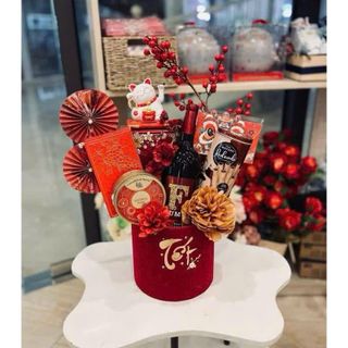 SET 2 TRỤ NHUNG ĐỎ CẮM HOA  (18CM VÀ 16.5CM) ($)