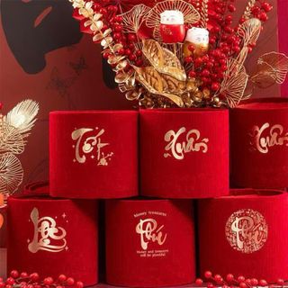 SET 2 TRỤ NHUNG ĐỎ CẮM HOA (18CM VÀ 16.5CM) ($)