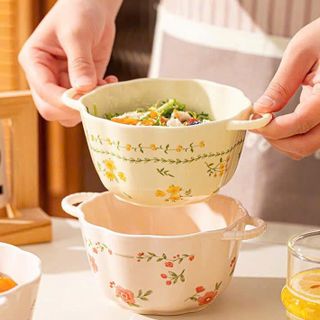 BÁT SỨ CÓ TAY CẦM HOẠ TIẾT HOA LÁ