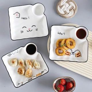 ĐĨA SỨ KÈM KHAY CHẤM VIỀN ĐEN HOẠ TIẾT HÌNH MÈO