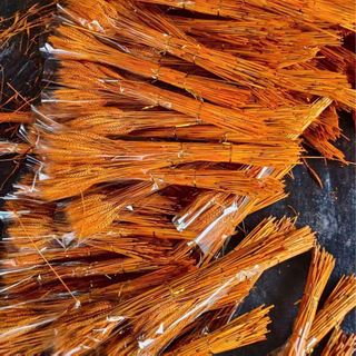 Lúa khô cam . Thùng 100 bó 23k/bo