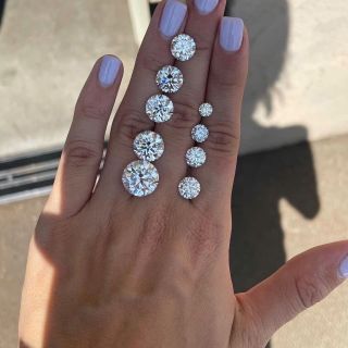 HỘT XOÀN NHÂN TẠO MOSSANITE CÓ GIẤY KIỂM ĐỊNH GRA CÓ SẴN NHIỀU KÍCH CỠ