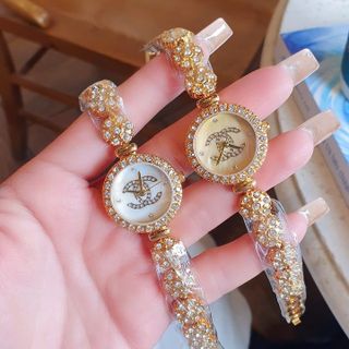 SĂN SALE ĐỒNG HỒ NỮ THỜI TRANG CHANEU DÂY HOA MẶT CHỮ