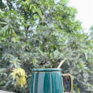 Mẫu cốc sứ kèm thìa có thể sử dụng đựng thức ăn hoặc đồ uống rất chi tiện lợi