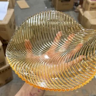 ĐĨA THỦY TINH CHIẾC LÁ VÀNG W148-1 (T18)