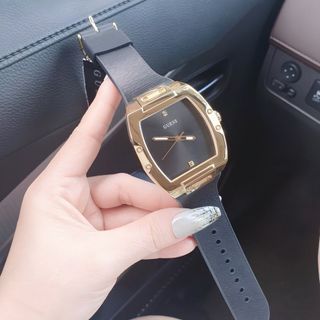 ĐỒNG HỒ NAM CAO CẤP GUECC DÂY DA ĐEN MẶT TRƠN NIỀNG THÉP VÀNG FULLBOX