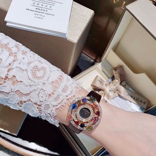 ĐỒNG HỒ NỮ CAO CẤP PVLGARI DÂY DA VIỀN ĐÁ NĂNG LƯỢNG NHIỀU MÀU NIỀNG VÀNG GOLD