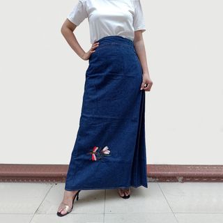Váy Chống Nắng Xếp Ly Vải Jean Xanh Đậm - Freesize 98cm Trơn Thêu Họa Tiết