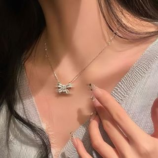 SET ĐỒNG HỒ NỮ CHÍNH HÃNG FUNMEI F2160 kèm dây chuyền mặt nơ  FULL ĐÁ FULLBOX TEM