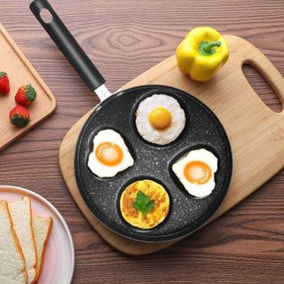 CHẢO CHỐNG DÍNH 4 LỖ HÌNH TRÁI TIM