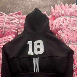 Áo Khoác Thun Nỉ Nữ Số 18 - Phong Cách Năng Động và Thoải Mái